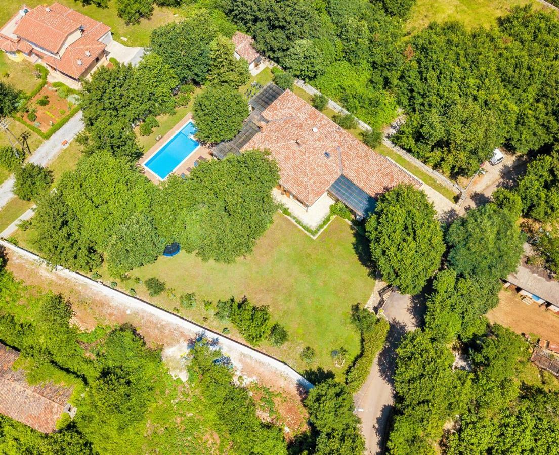 Holiday Home Sarita Sisan Exterior photo