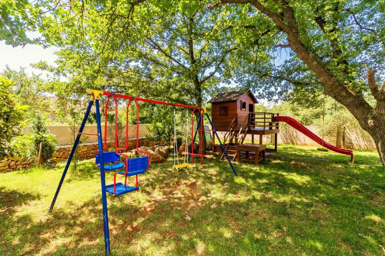 Holiday Home Sarita Sisan Exterior photo