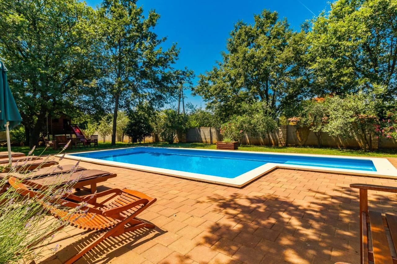 Holiday Home Sarita Sisan Exterior photo